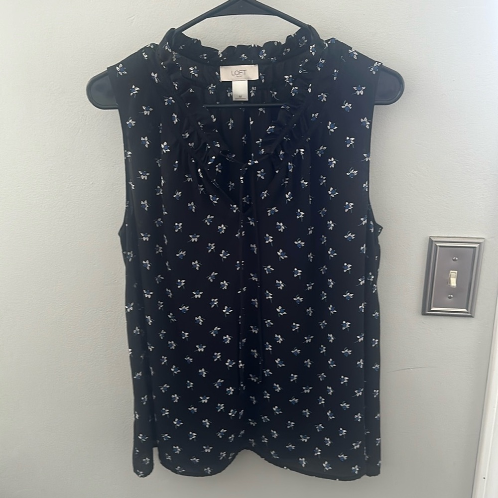 Gently used women’s Loft blouse
